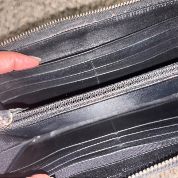 VINTAGE Dior Black Embossed Zip Wallet - Picture 8 of 8